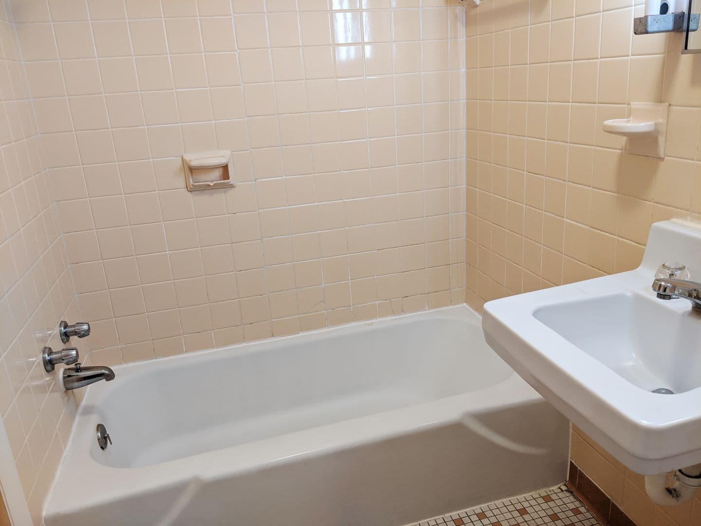 Bloomington Apartment: 508 E Cottage Grove Ave
