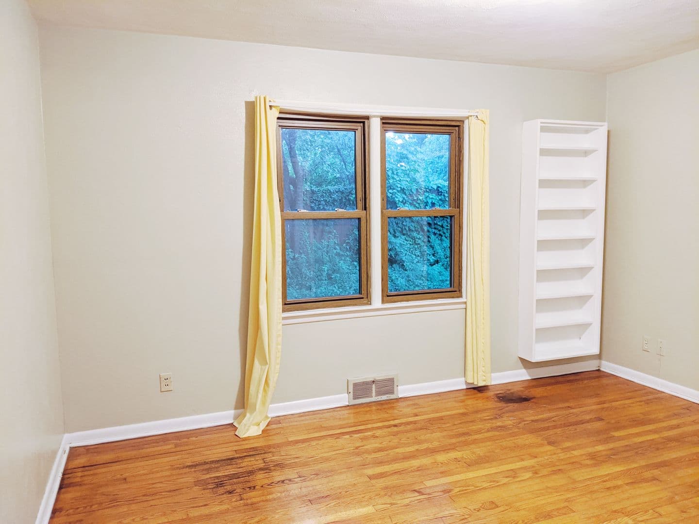 Bloomington Apartment: 214 S Hillsdale Ct