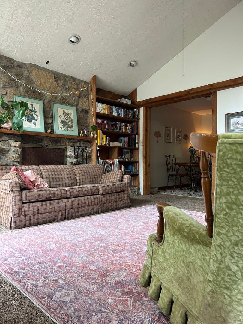 Bloomington Apartment: 208 S Hillsdale Dr