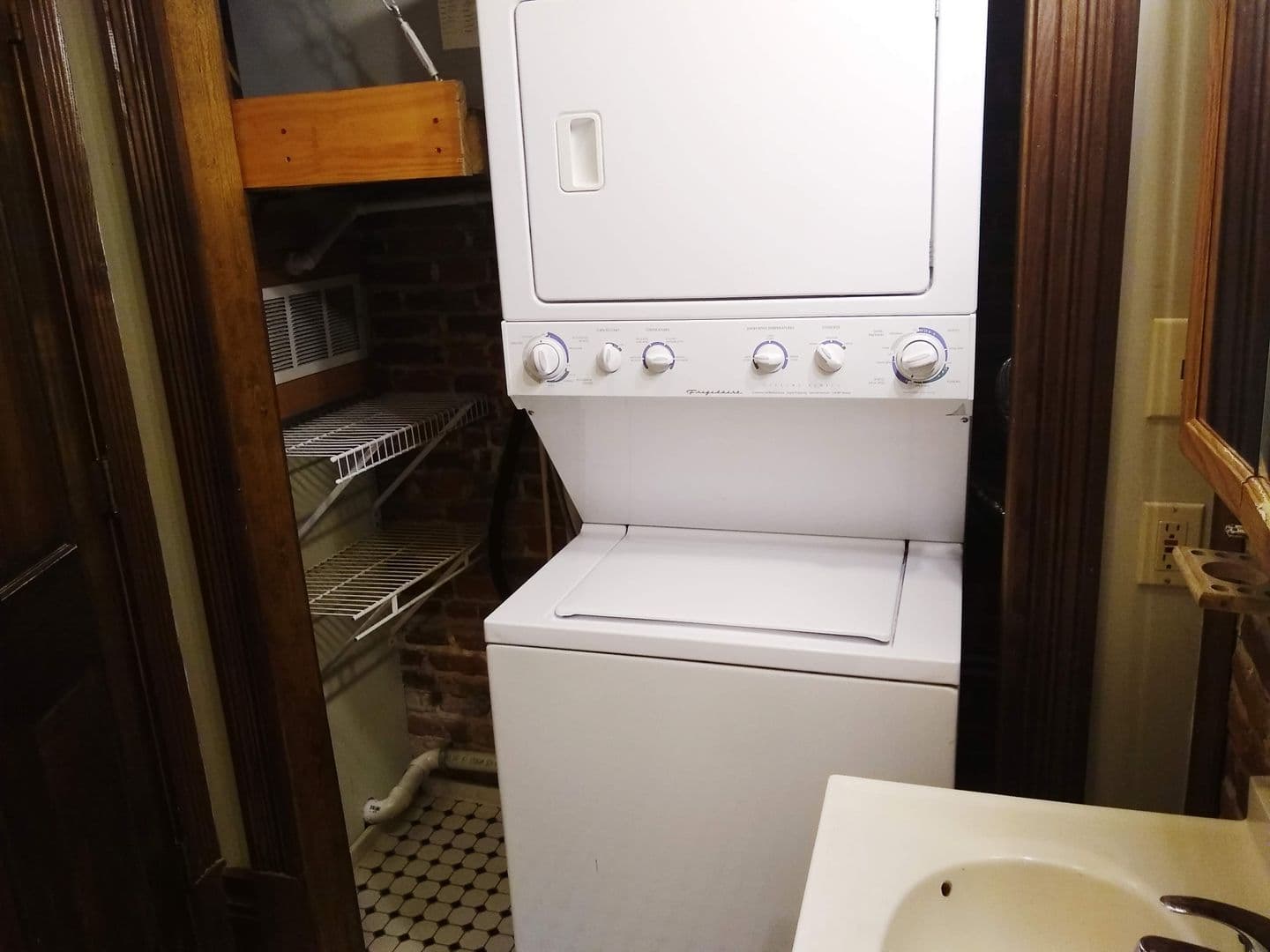 Bloomington Apartment: 112.5 S College Ave