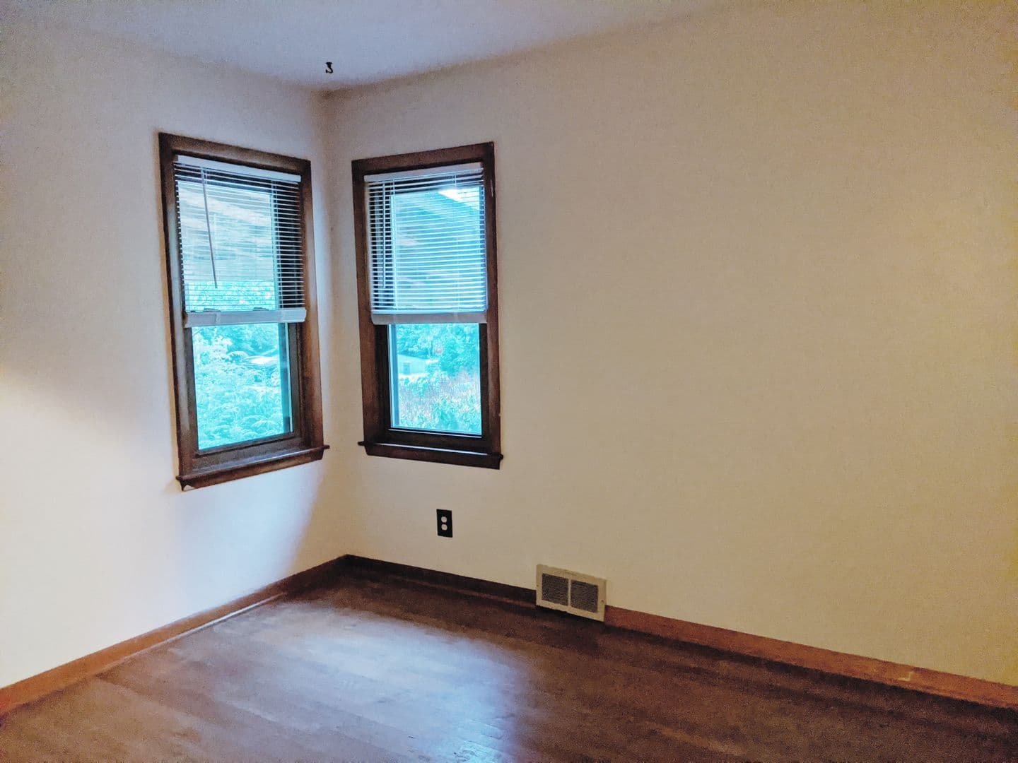 Bloomington Apartment: 214 S Hillsdale Ct