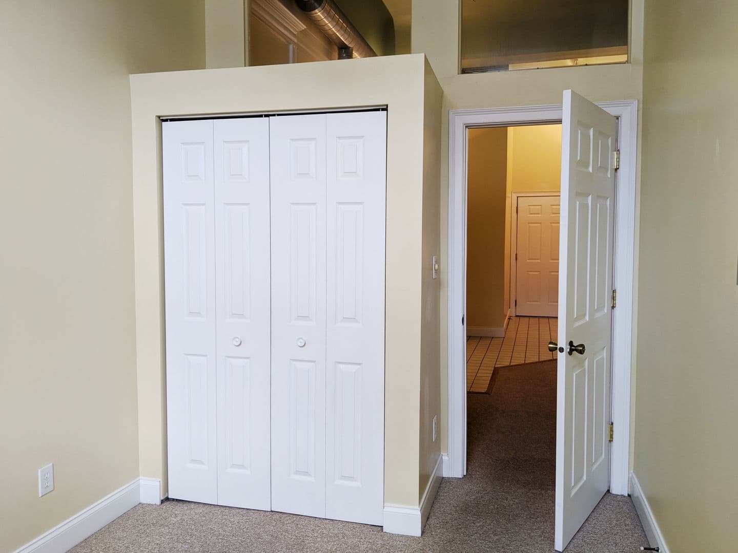 Bloomington Apartment: 116 1/2 N Walnut St