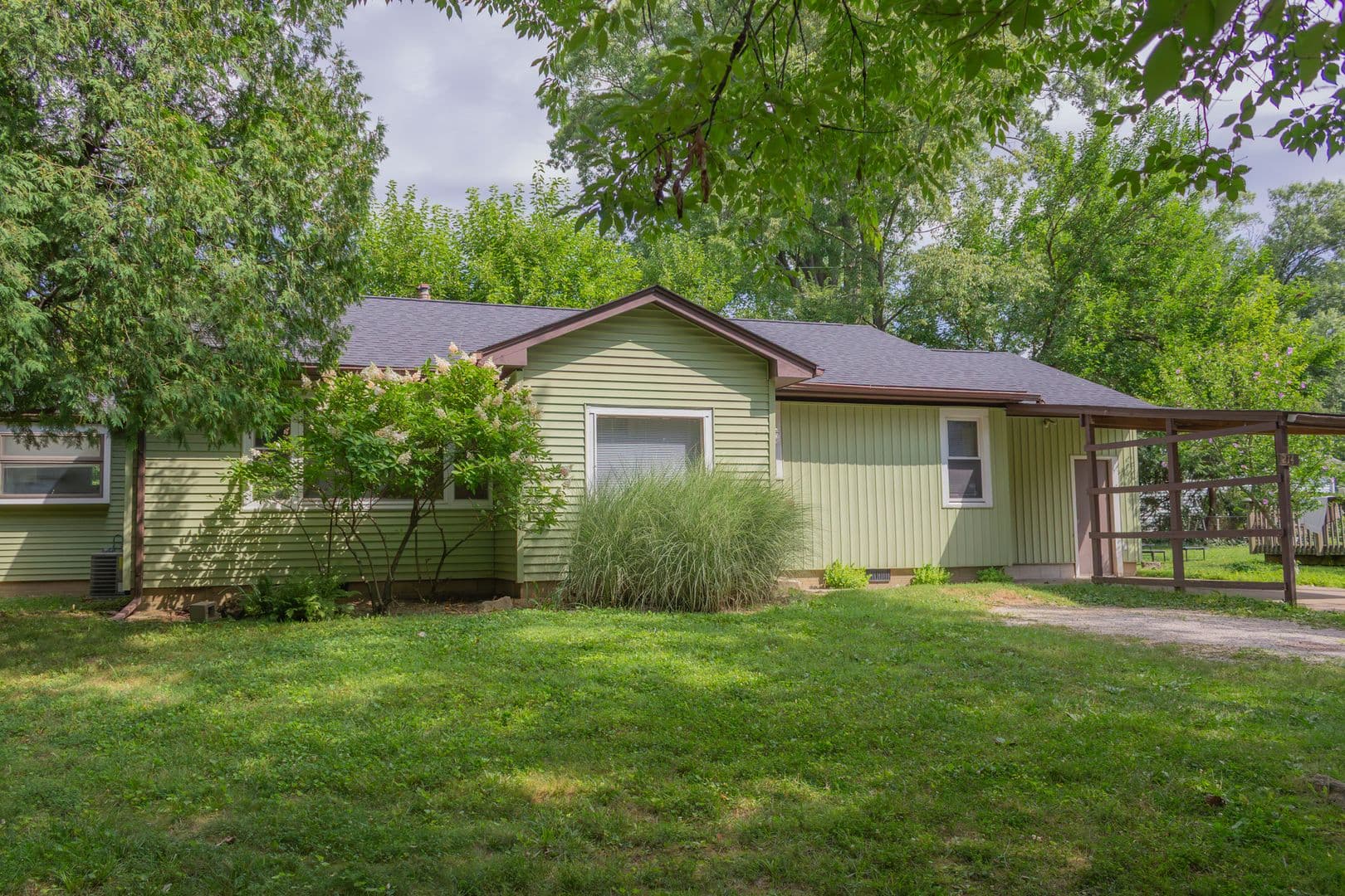Bloomington Apartment: 214 S Hillsdale Ct