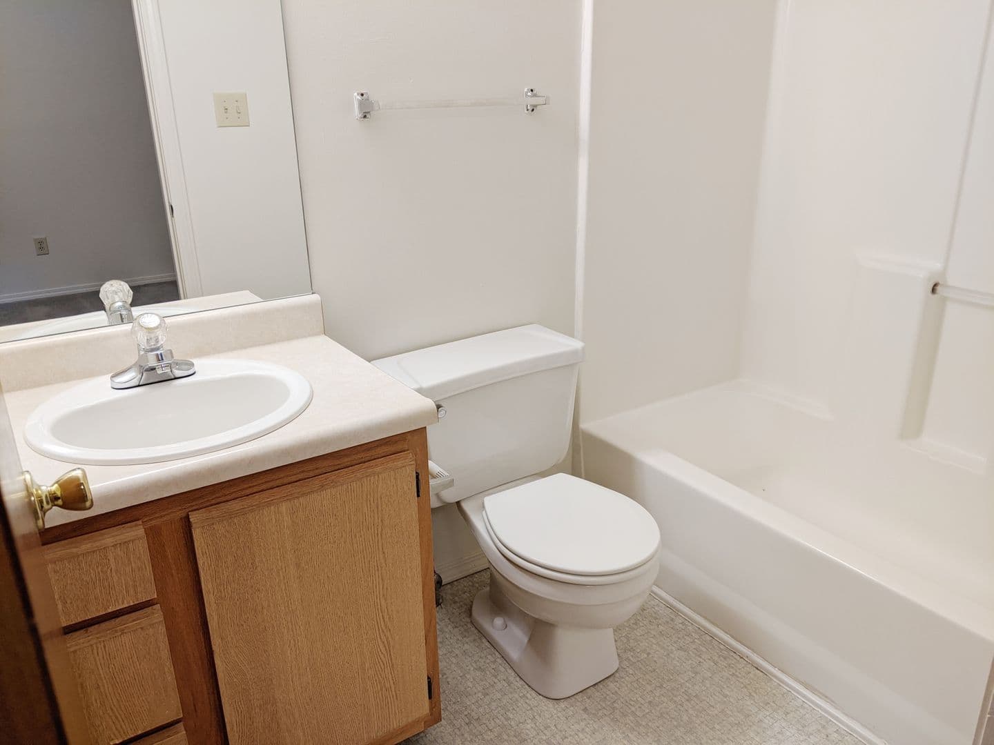 Bloomington Apartment: 108-118 S Westplex Ave
