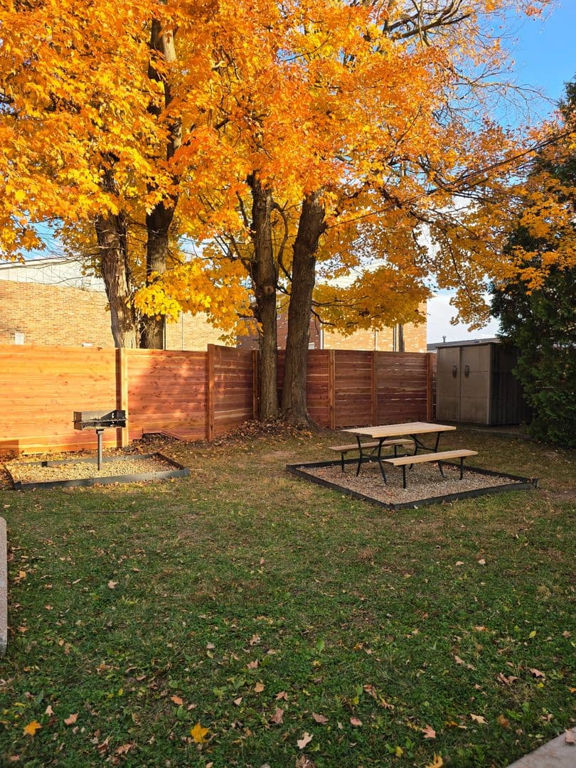 Bloomington Apartment: 415 S Dunn St