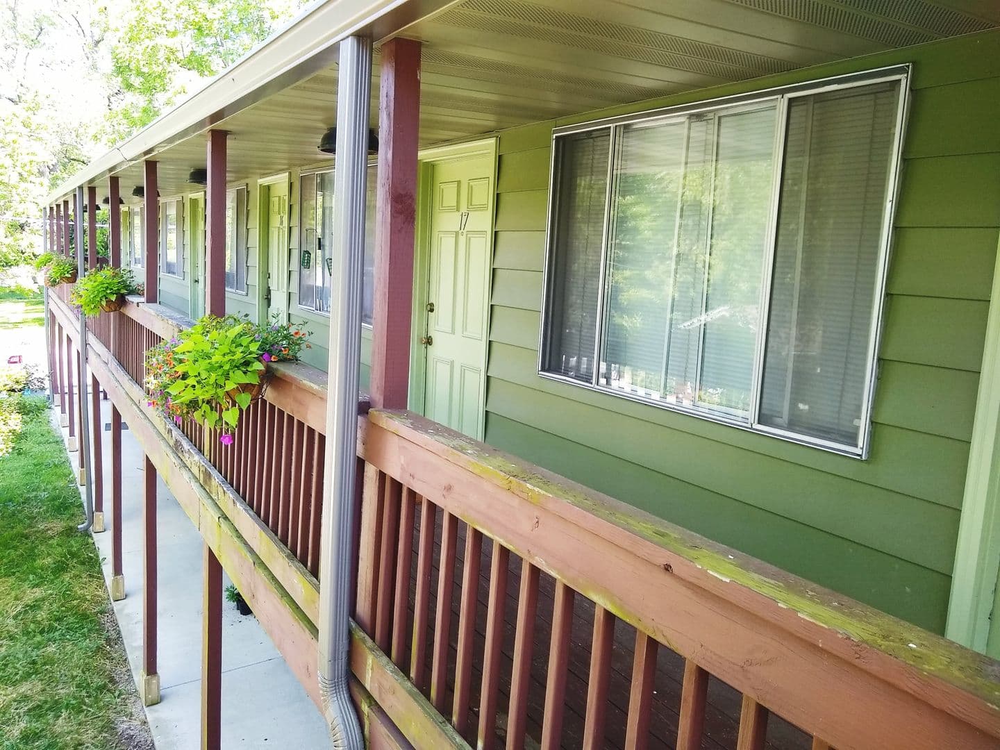 Bloomington Apartment: 615 W 15th St