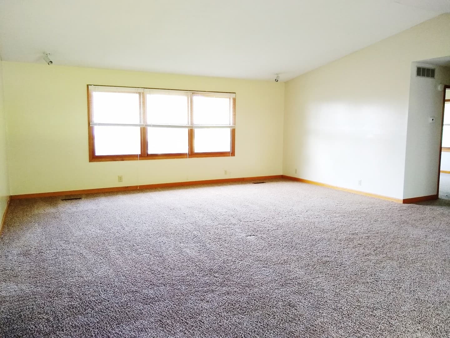 Bloomington Apartment: 218 Hillsdale Ct