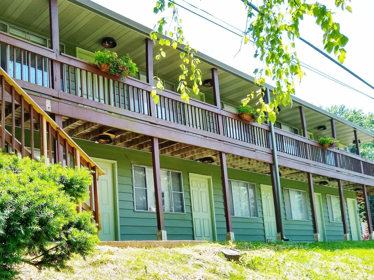 Bloomington Apartment: 615 W 15th St