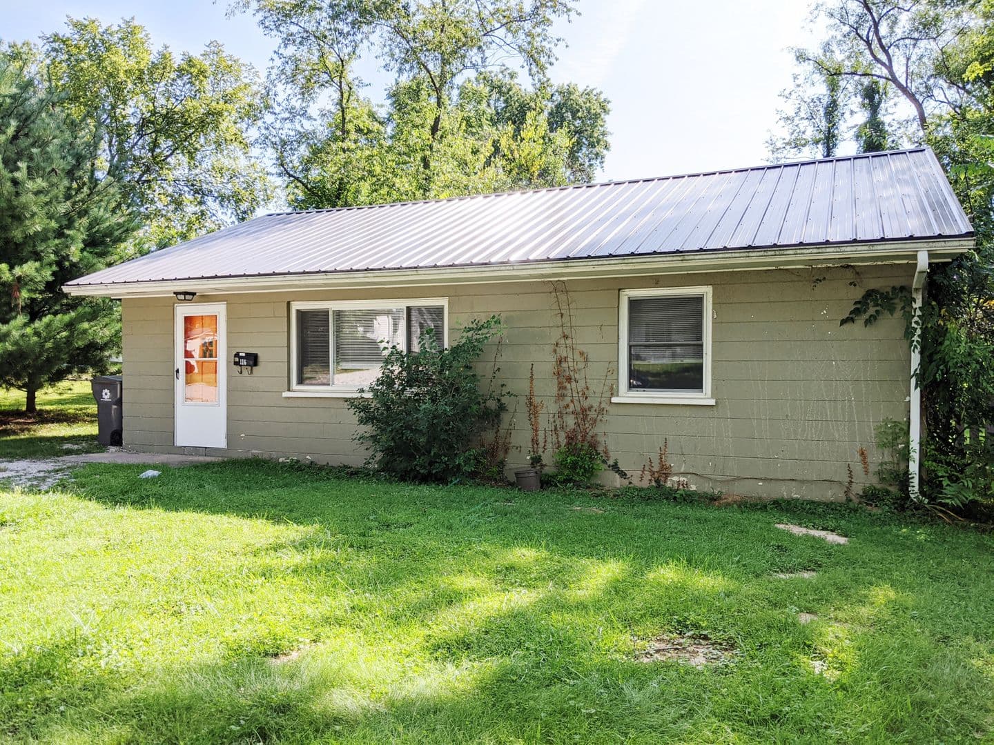 Bloomington Apartment: 116 N Roosevelt Street