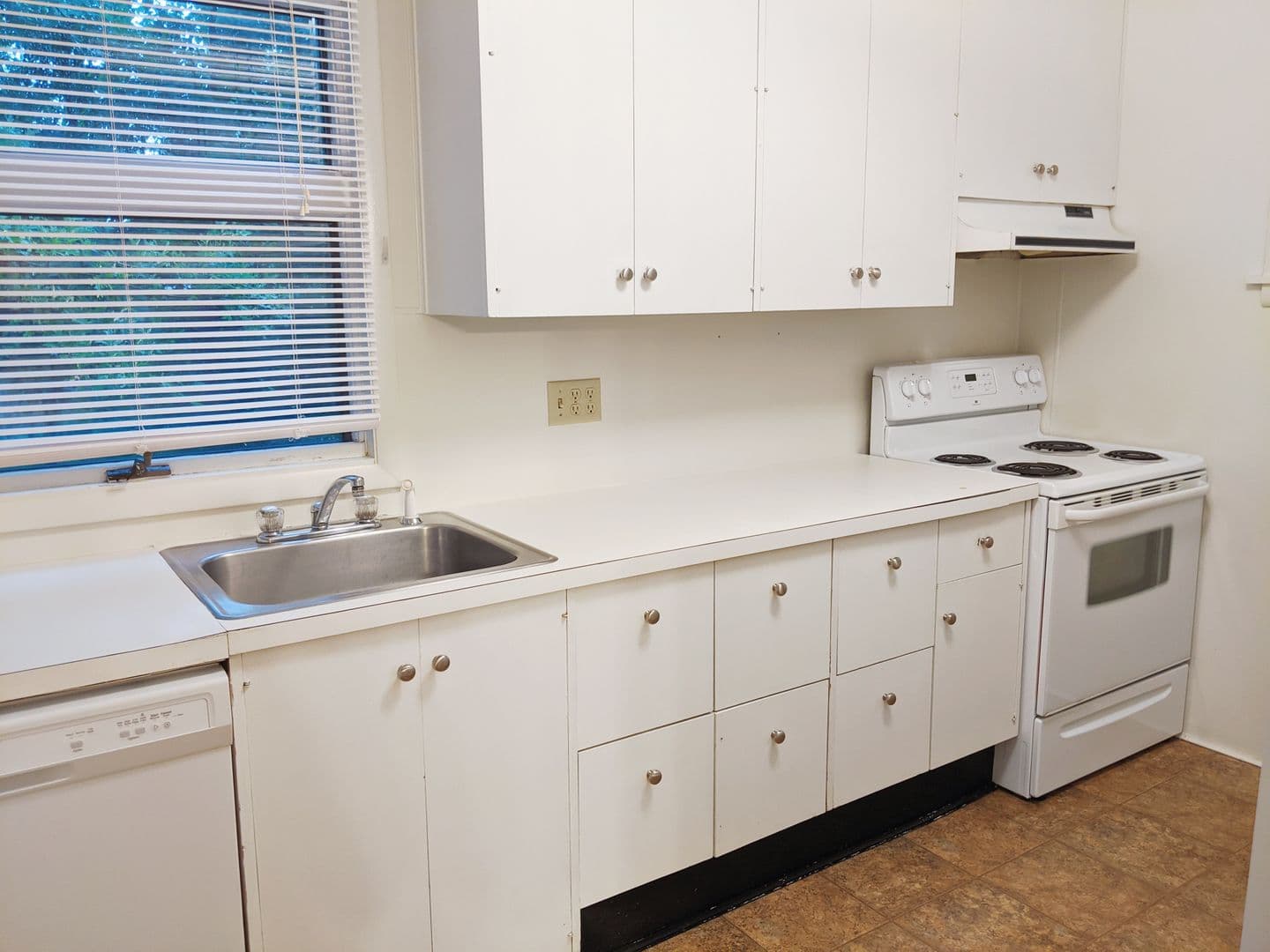Bloomington Apartment: 214 S Hillsdale Ct