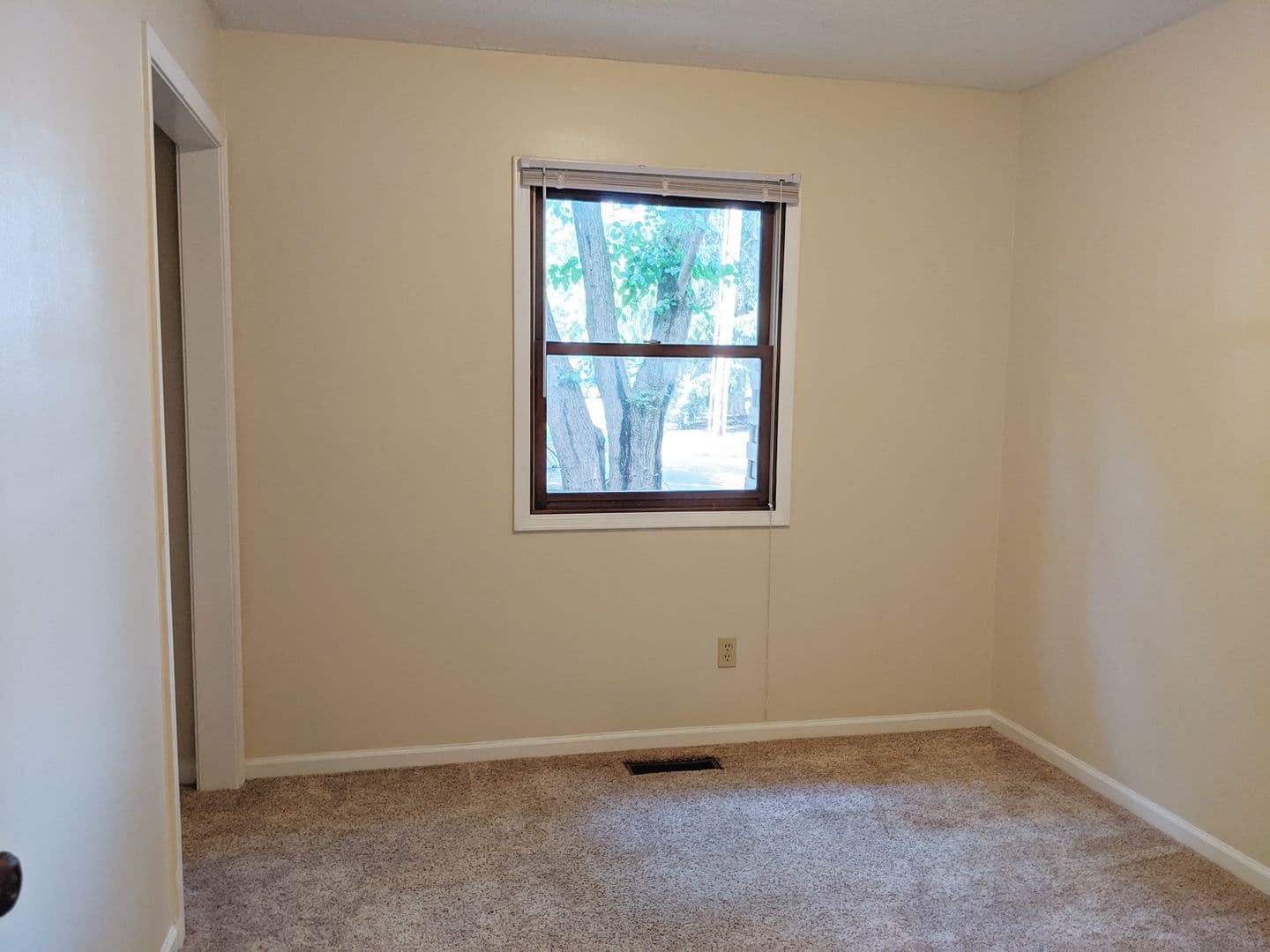 Bloomington Apartment: 719-721 W 15th St