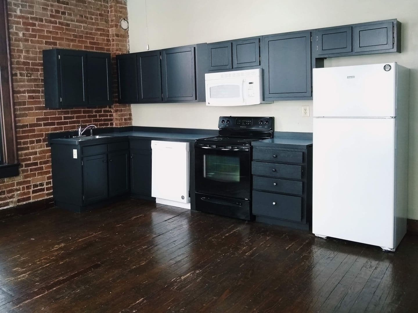 Bloomington Apartment: 112.5 S College Ave
