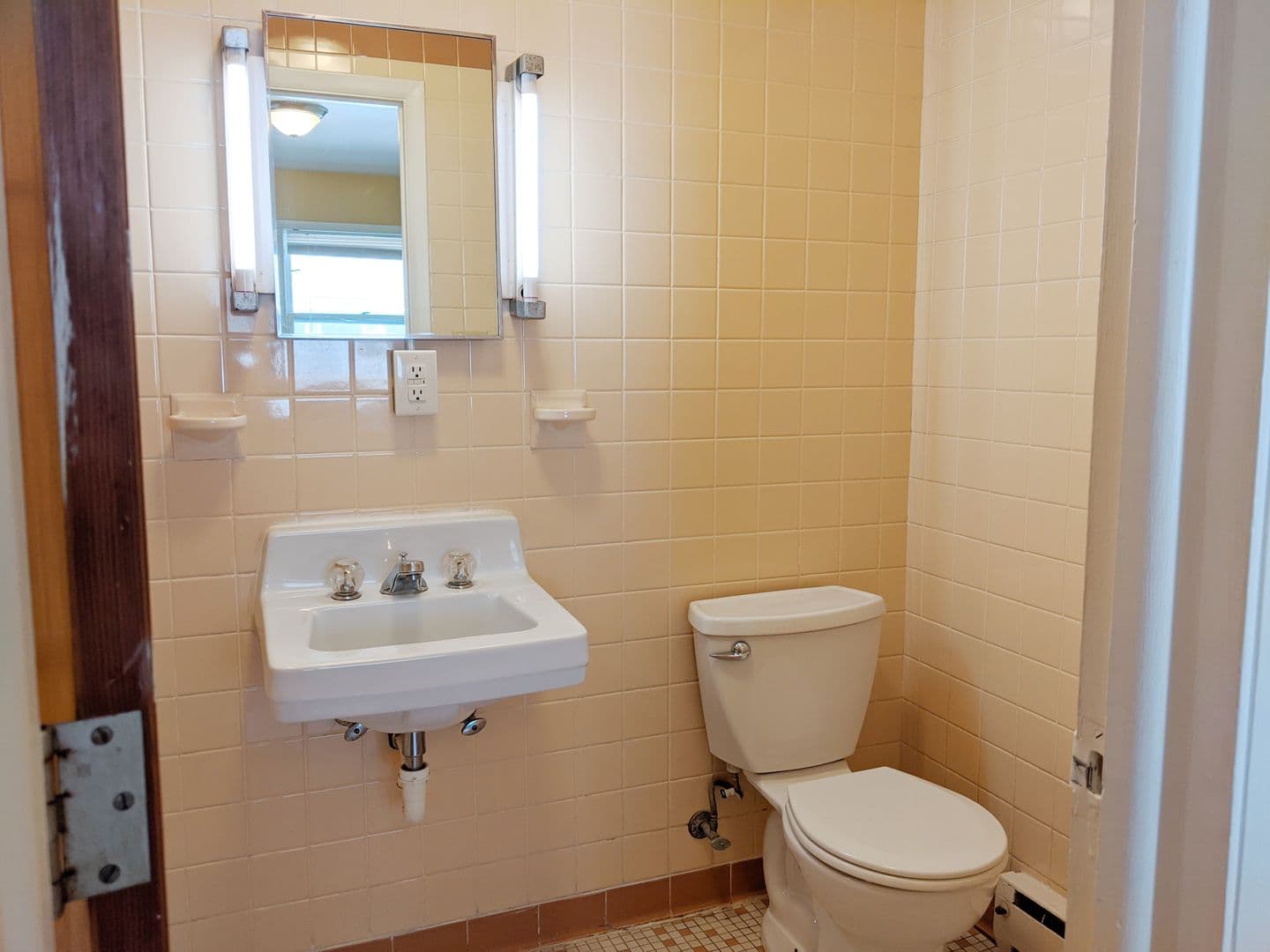 Bloomington Apartment: 508 E Cottage Grove Ave