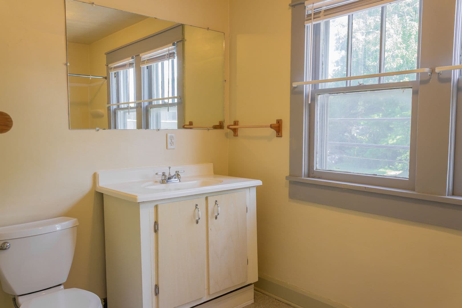 Bloomington Apartment: 817 W 11th Street