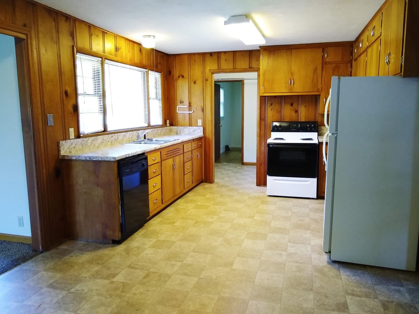 Bloomington Apartment: 218 Hillsdale Ct