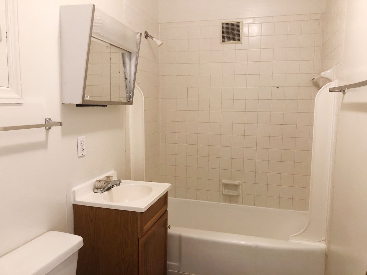 Bloomington Apartment: 405 - 421 E 20th St