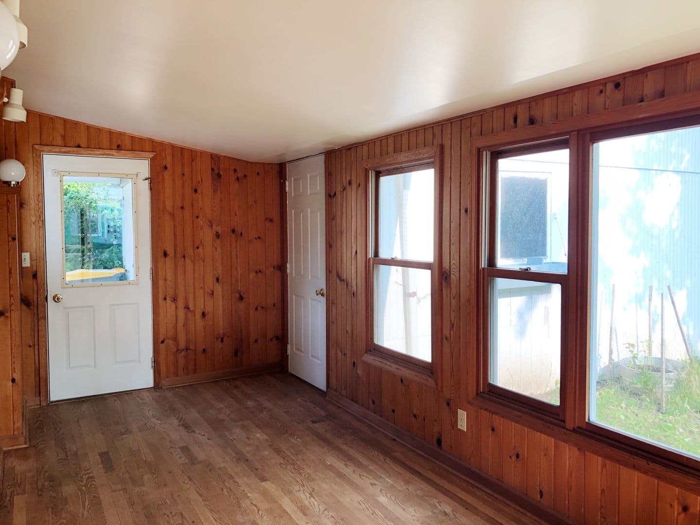 Bloomington Apartment: 417 E Hillside Dr