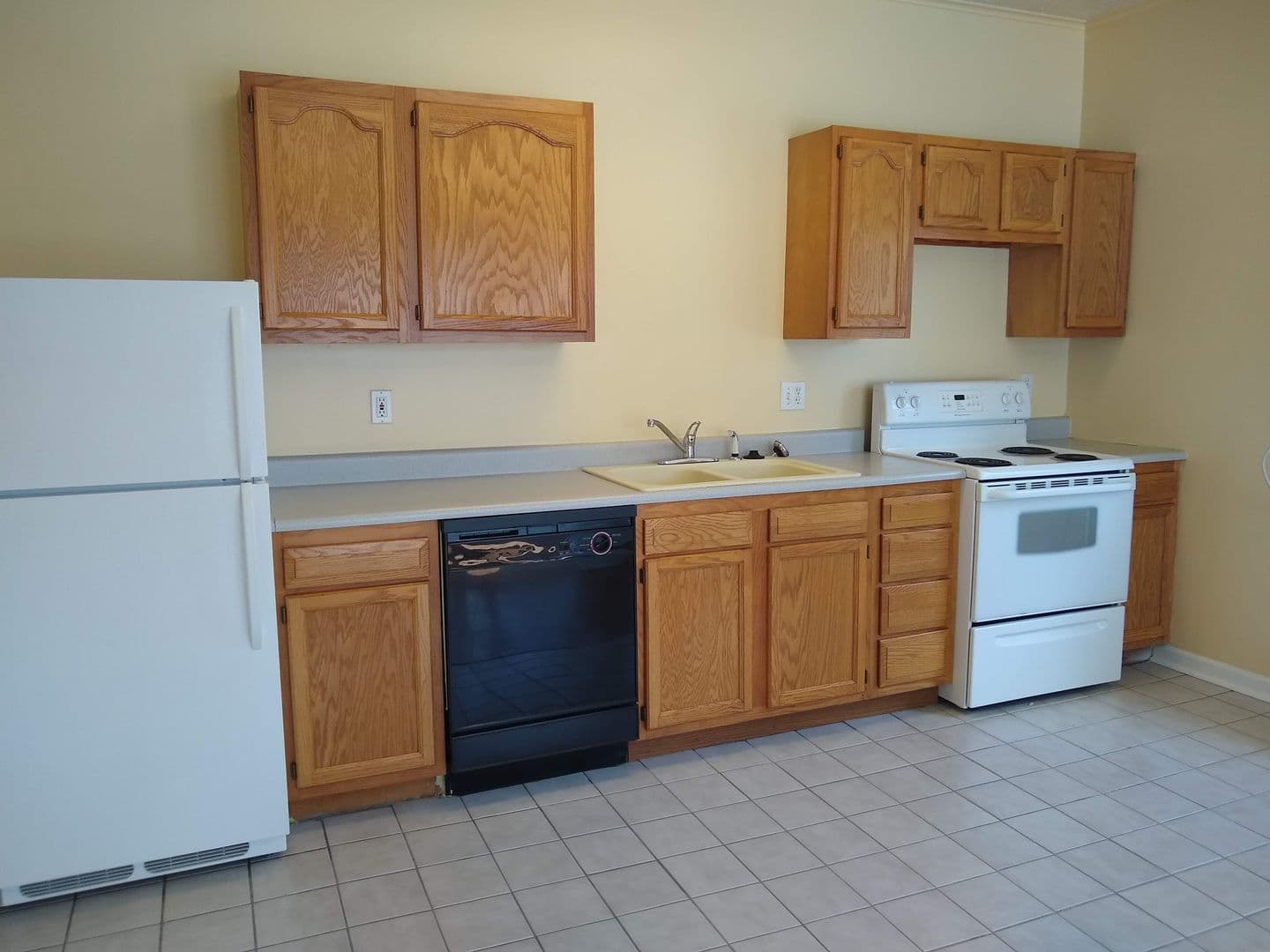 Bloomington Apartment: 405 - 421 E 20th St