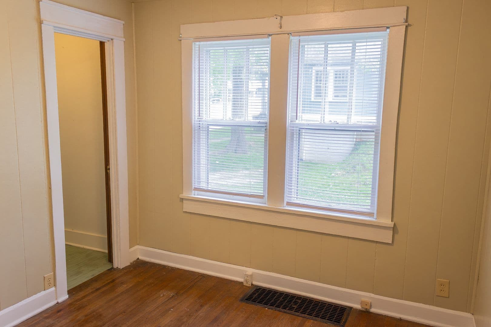 Bloomington Apartment: 217 S Clark St