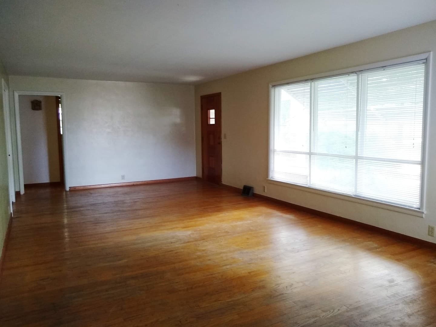 Bloomington Apartment: 218 Hillsdale Ct