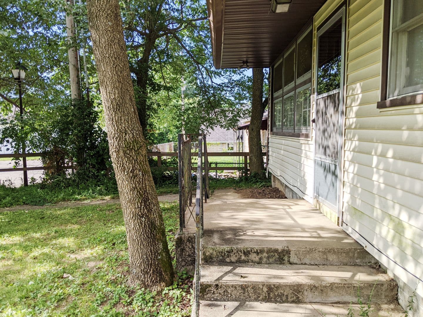 Bloomington Apartment: 127 S Clark St