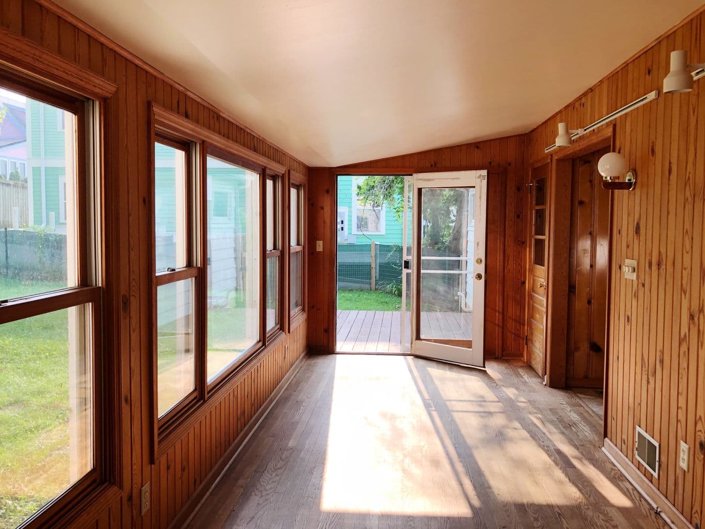 Bloomington Apartment: 417 E Hillside Dr