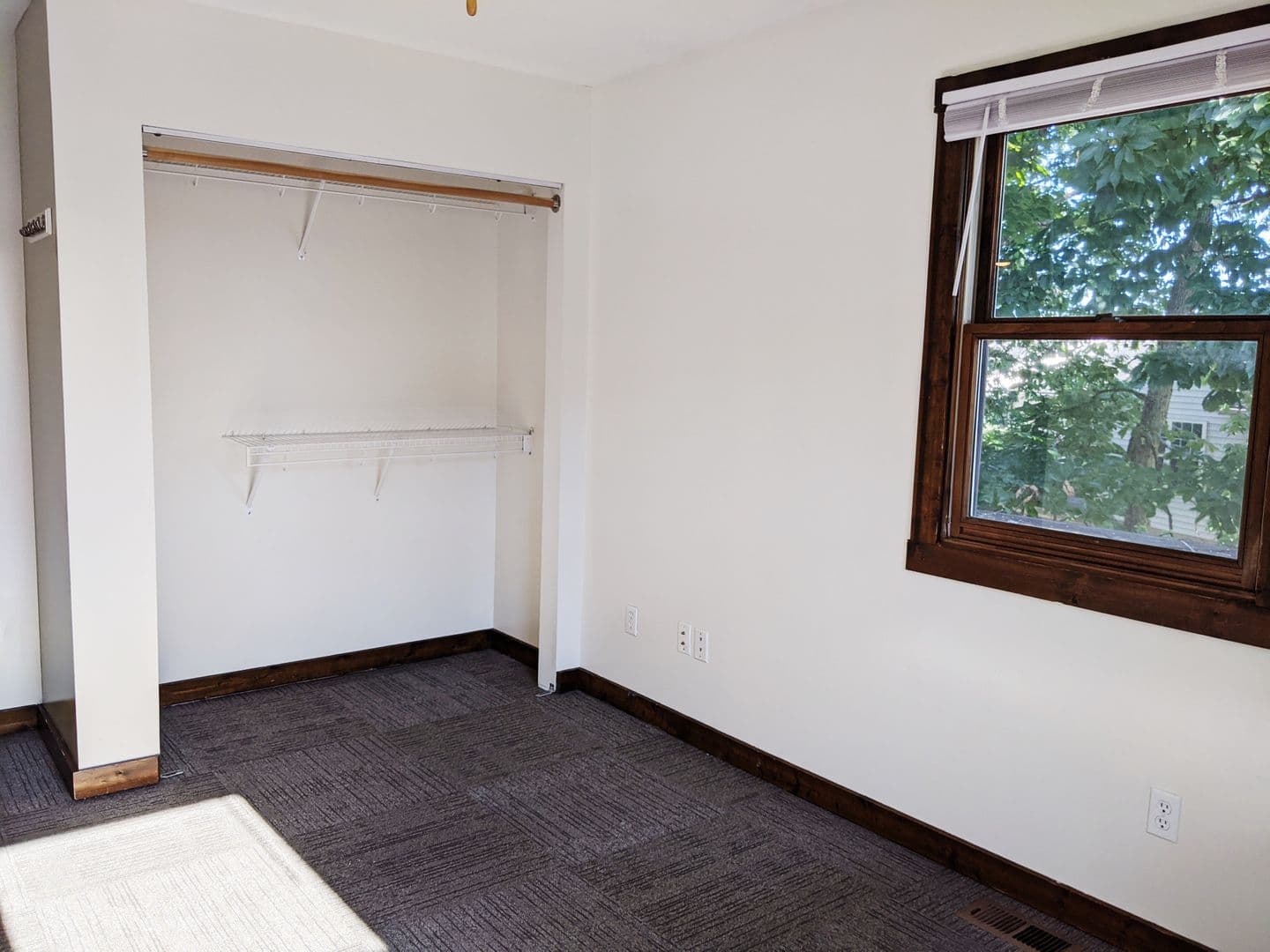 Bloomington Apartment: 405 - 421 E 20th St