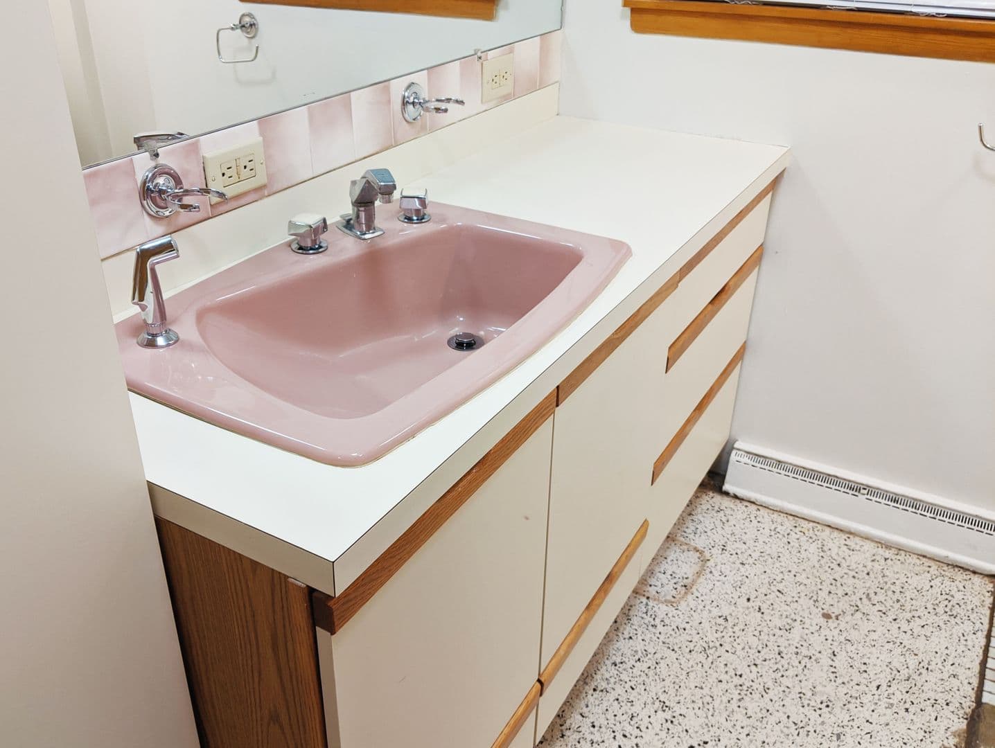 Bloomington Apartment: 208 S Hillsdale Dr