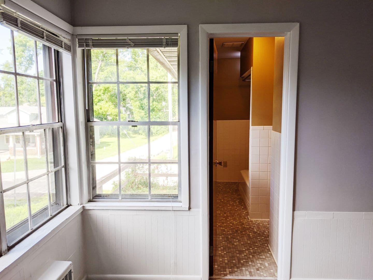 Bloomington Apartment: 127 S Clark St