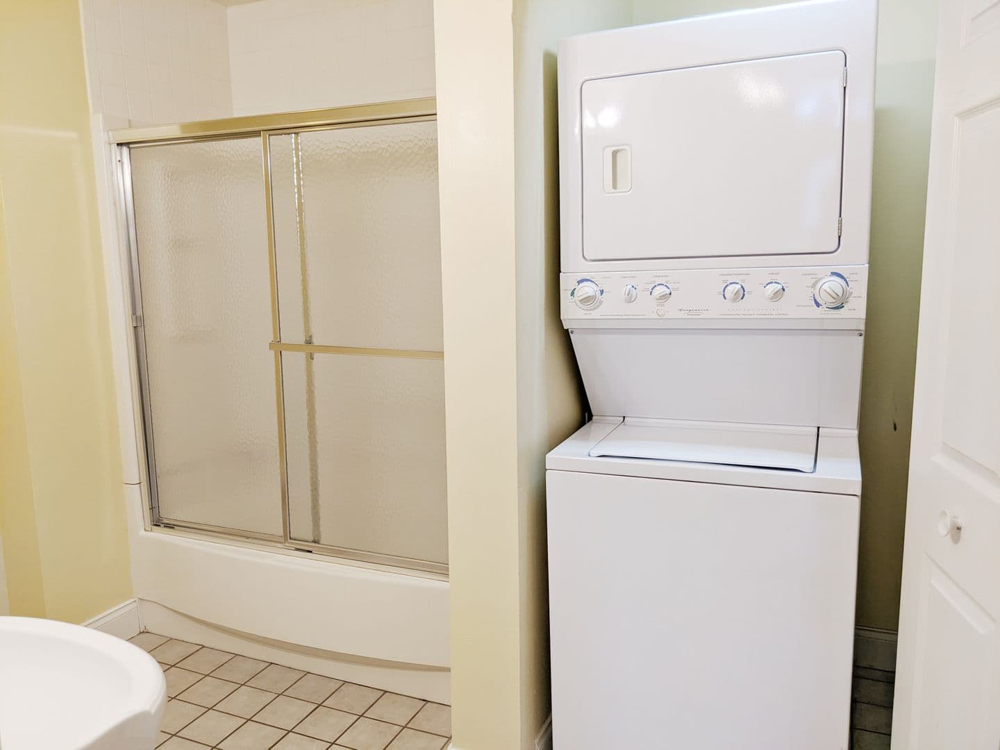 Bloomington Apartment: 116 1/2 N Walnut St
