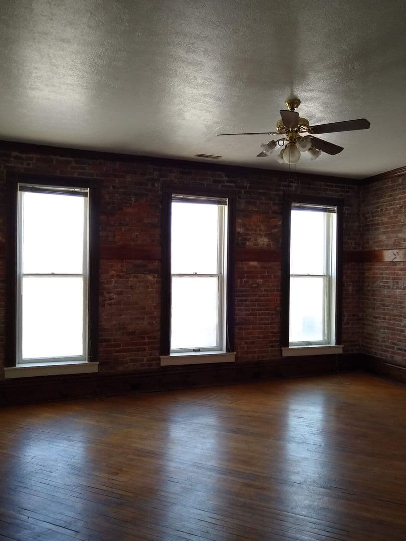 Bloomington Apartment: 112.5 S College Ave