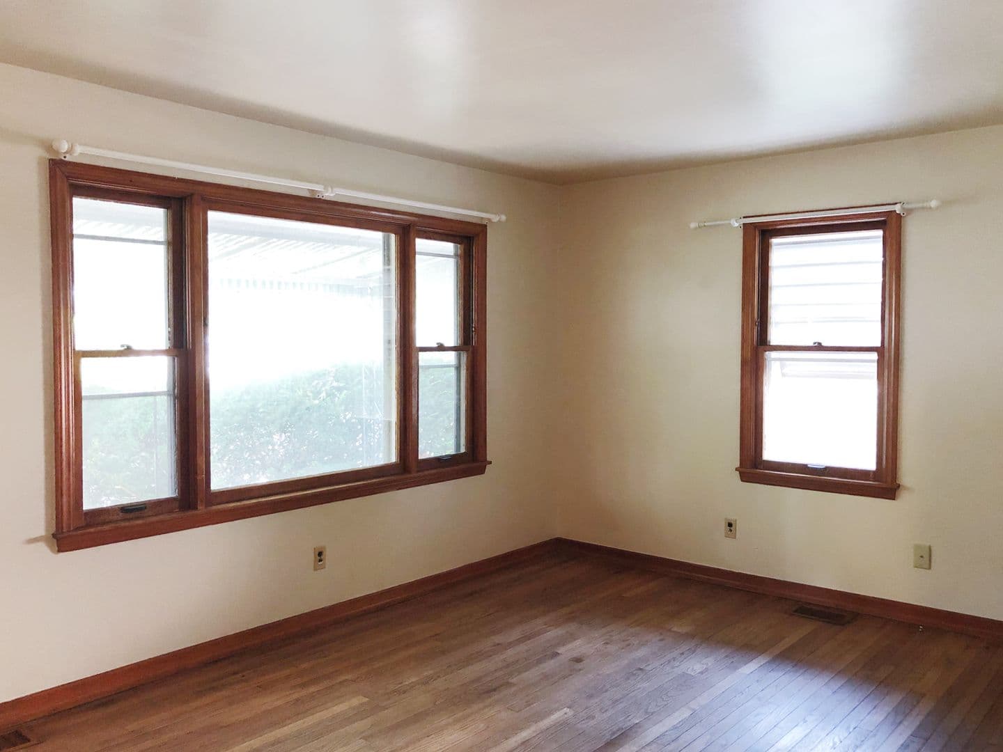 Bloomington Apartment: 417 E Hillside Dr