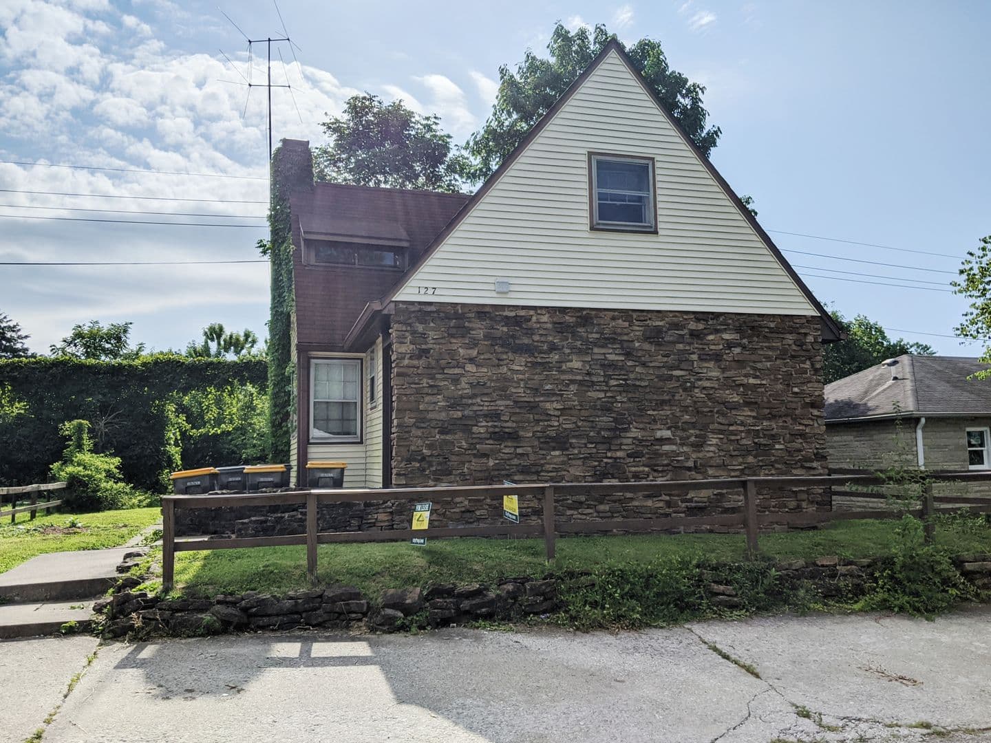 Bloomington Apartment: 127 S Clark St