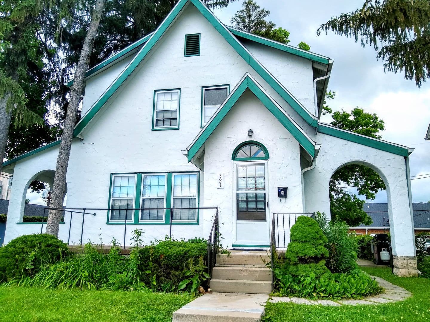 Bloomington Apartment: 321 S Eagleson Ave