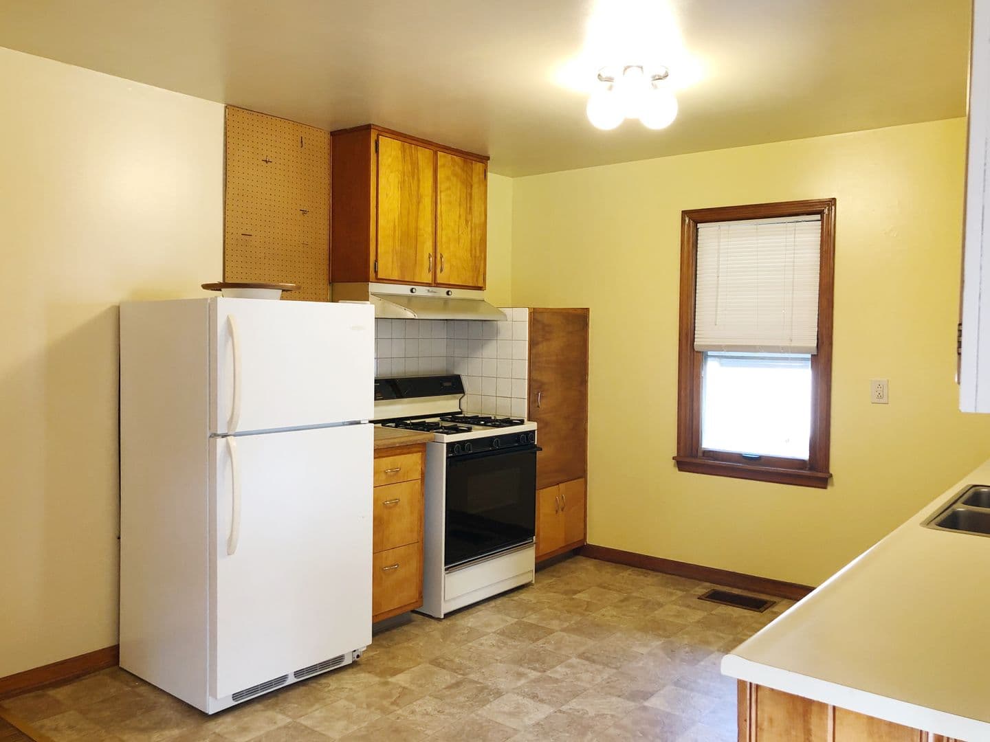 Bloomington Apartment: 417 E Hillside Dr
