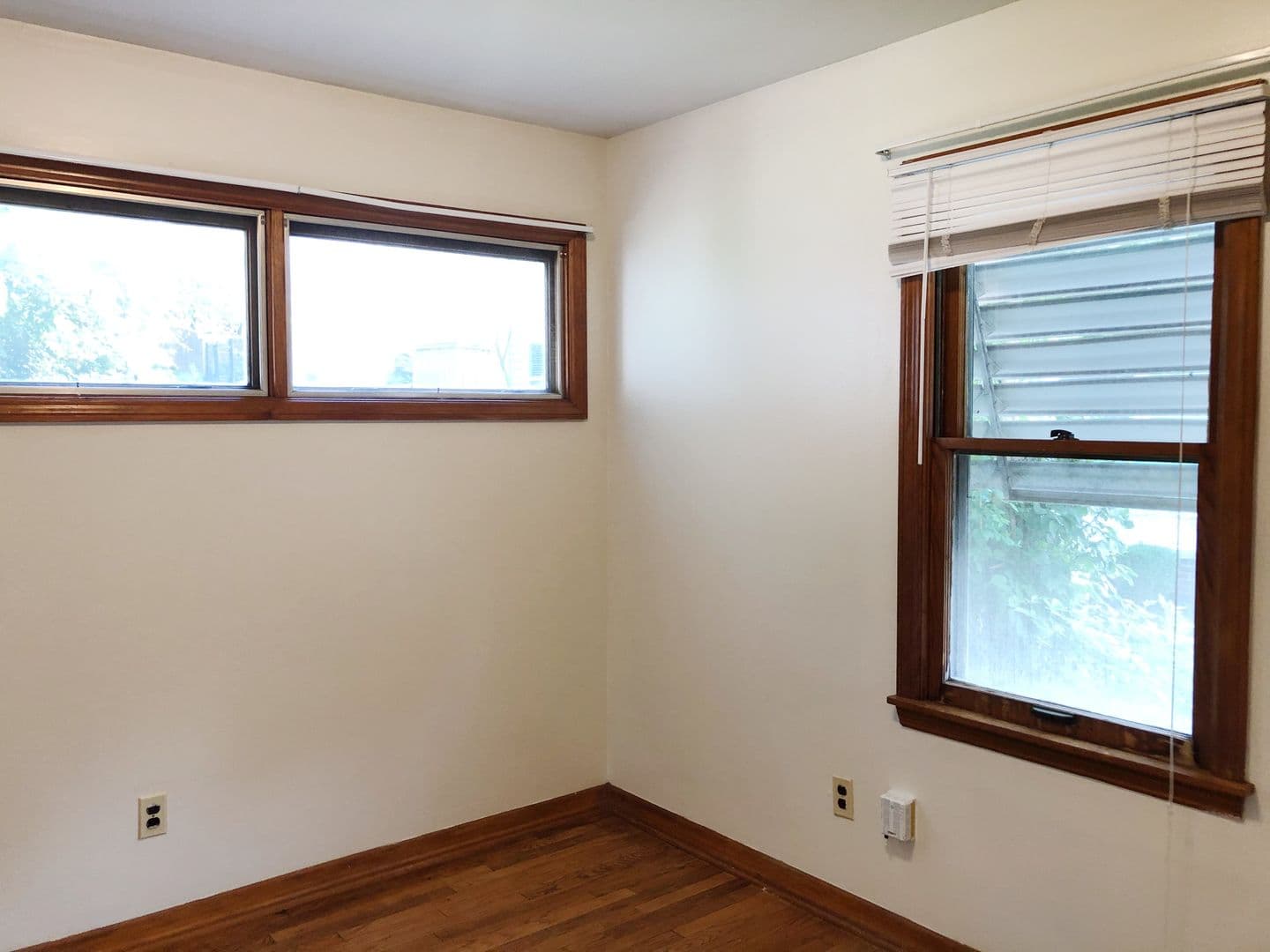 Bloomington Apartment: 417 E Hillside Dr