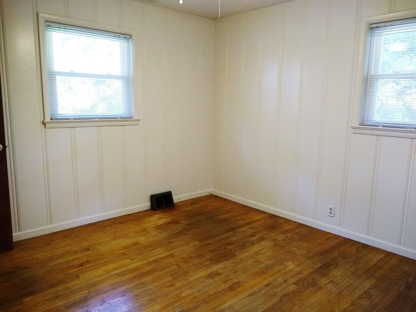 Bloomington Apartment: 218 Hillsdale Ct