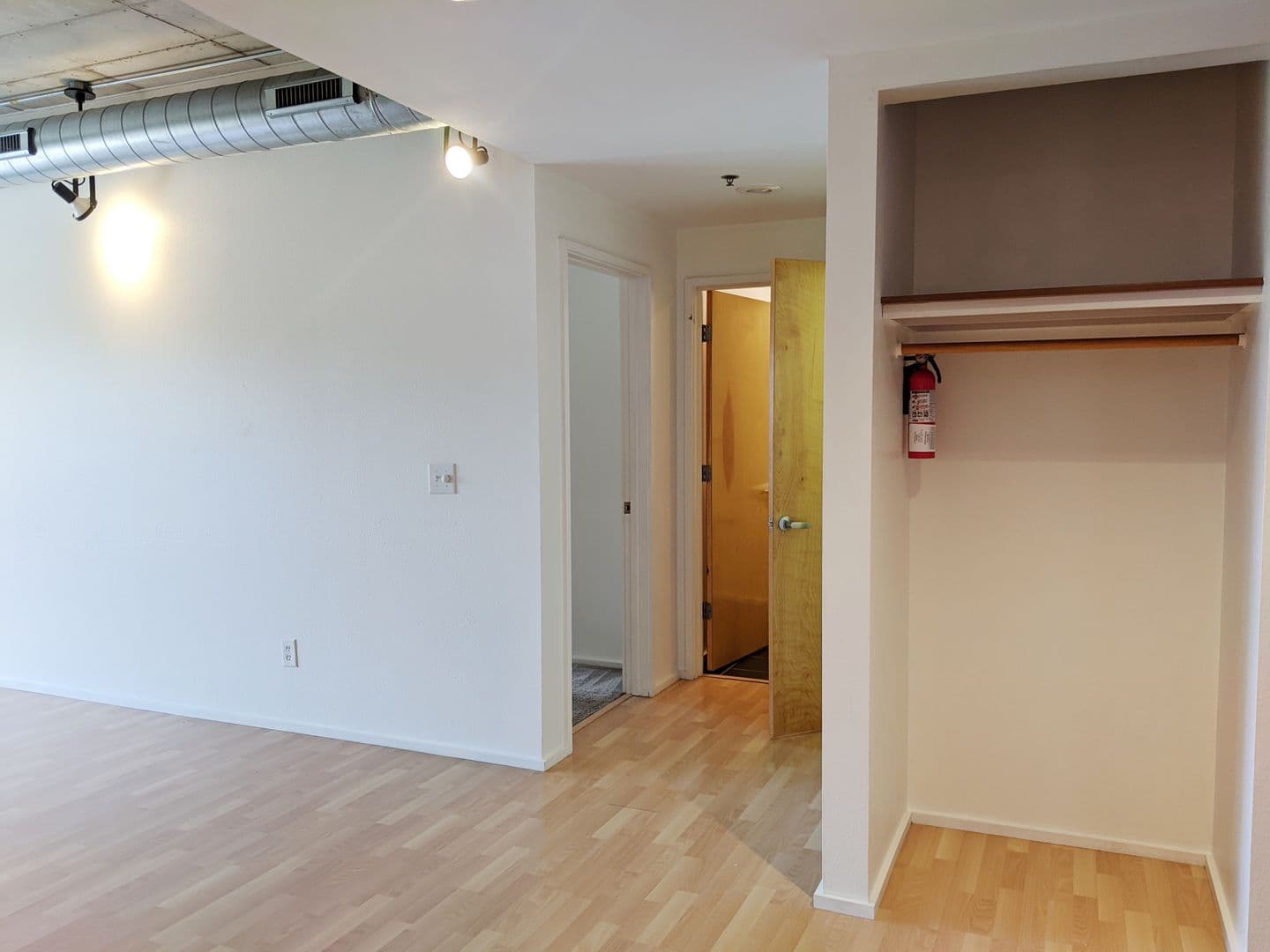 Bloomington Apartment: 212 N Morton St