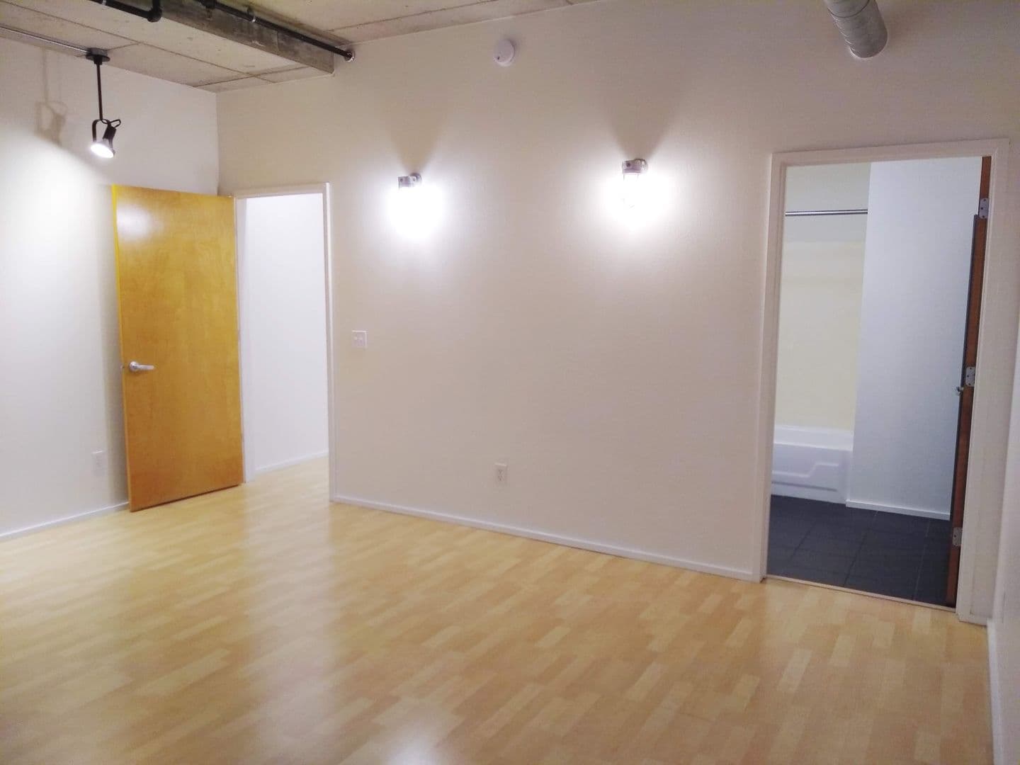 Bloomington Apartment: 212 N Morton St