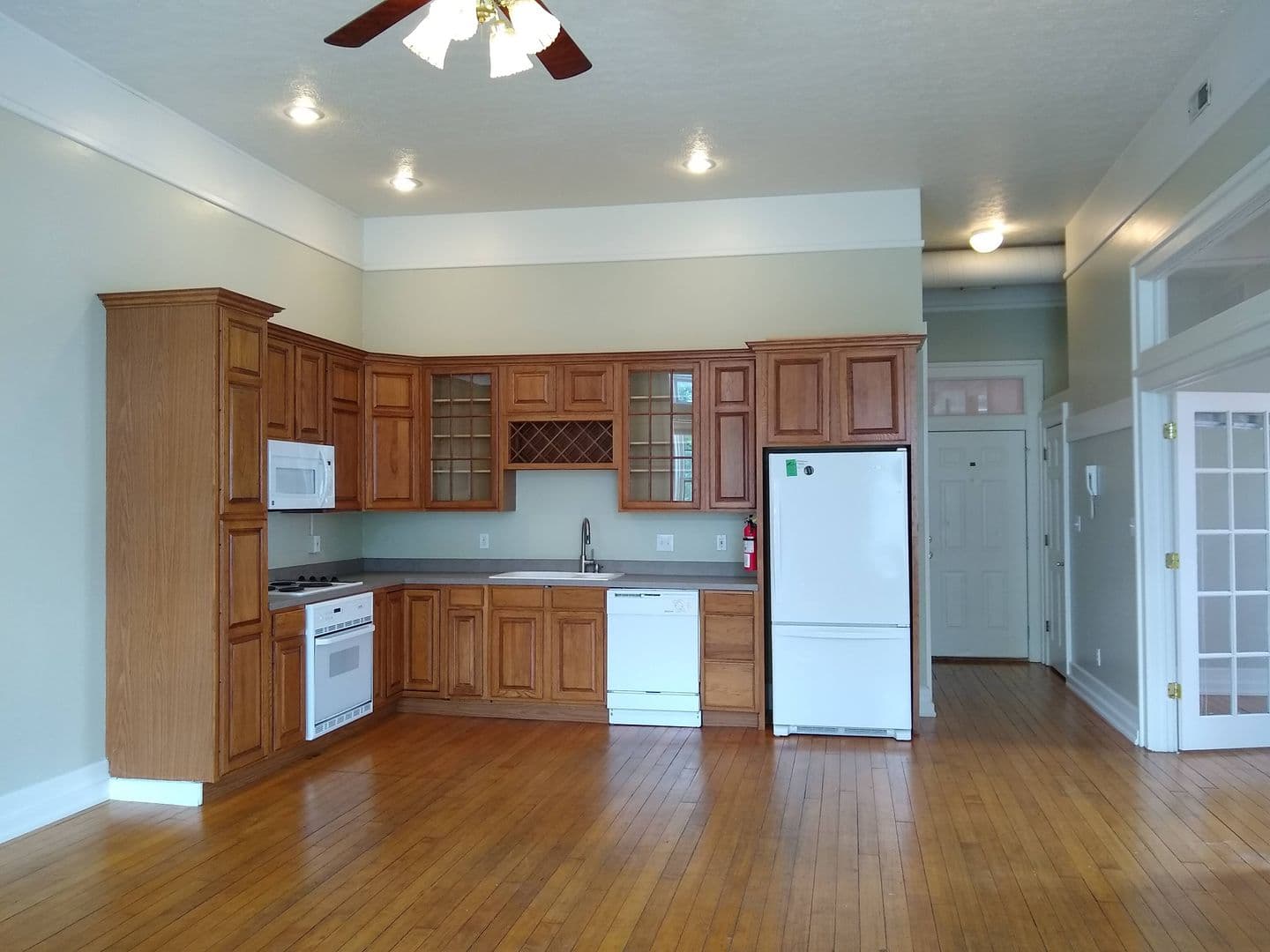 Bloomington Apartment: 112.5 W 6th St