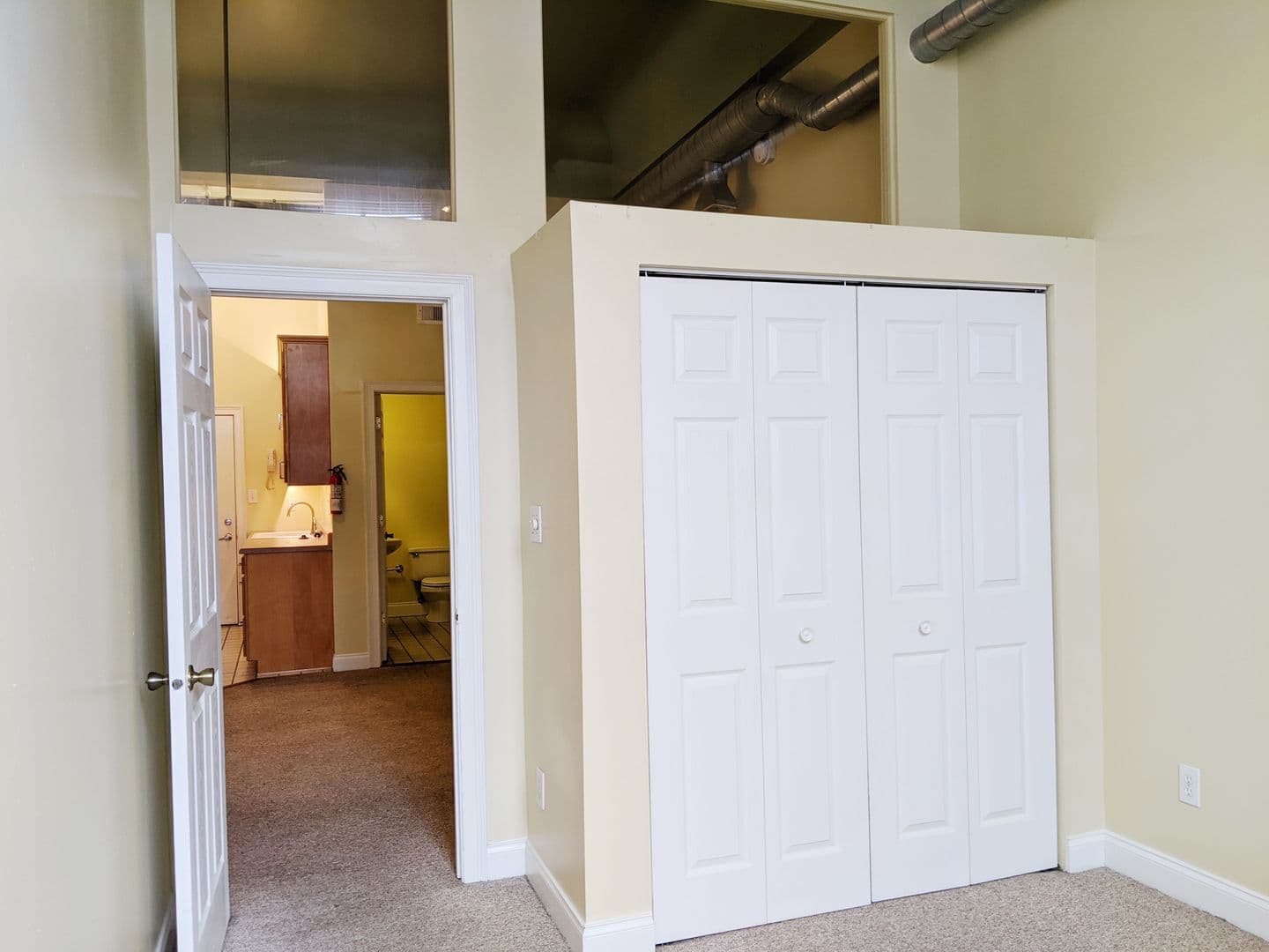 Bloomington Apartment: 116 1/2 N Walnut St
