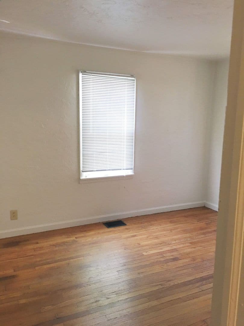 Bloomington Apartment: 405 - 421 E 20th St