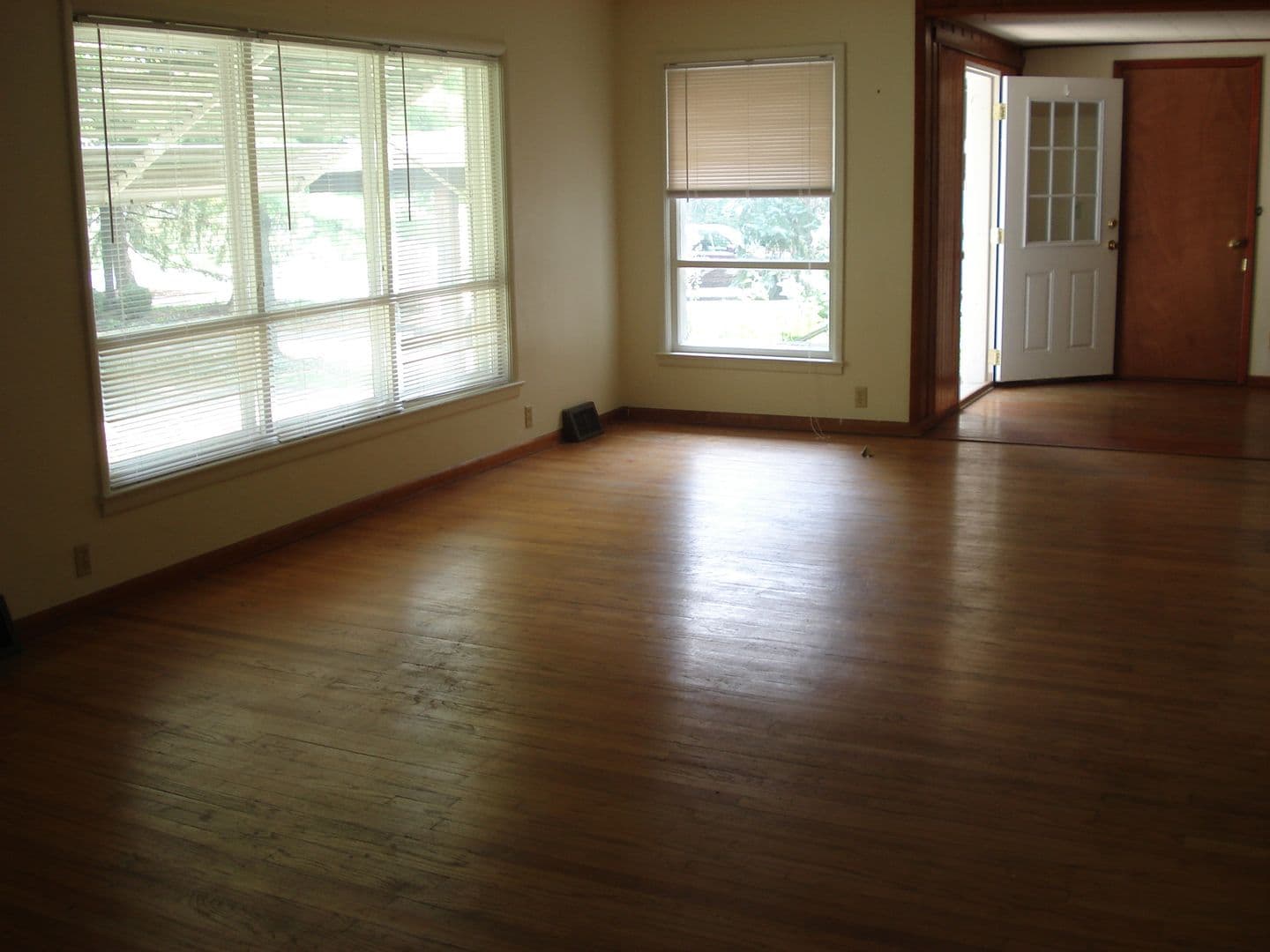 Bloomington Apartment: 218 Hillsdale Ct