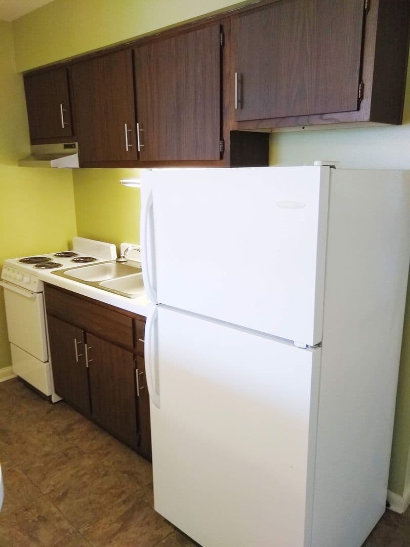 Bloomington Apartment: 615 W 15th St