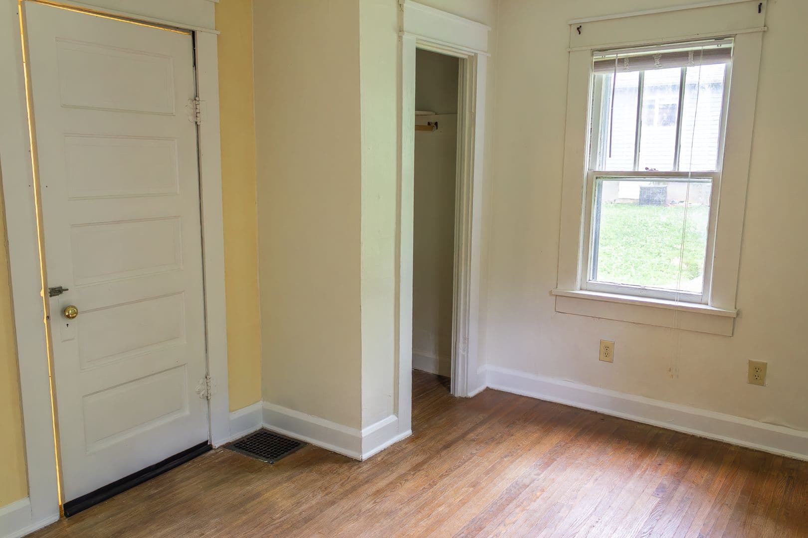 Bloomington Apartment: 217 S Clark St