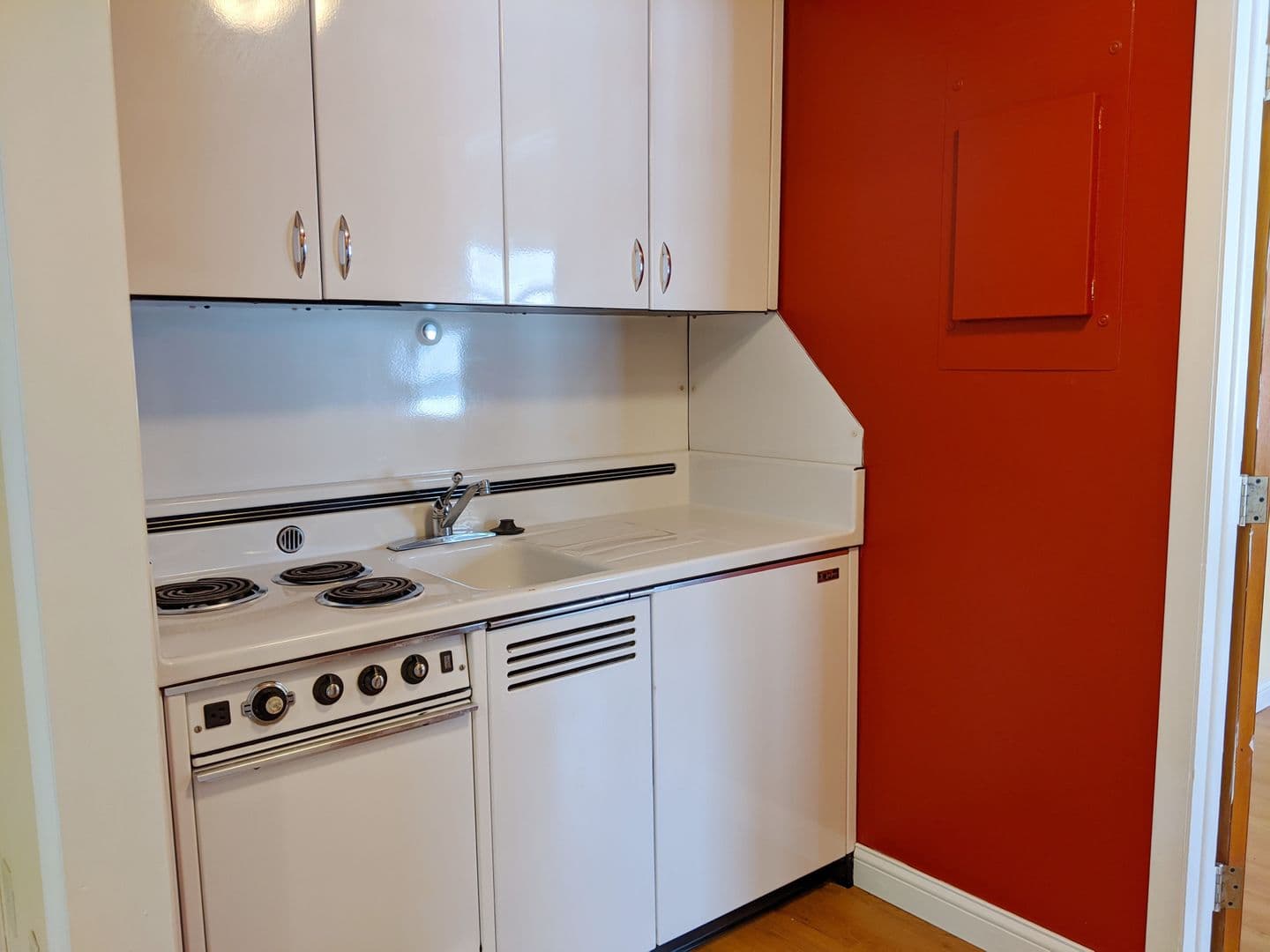Bloomington Apartment: 508 E Cottage Grove Ave