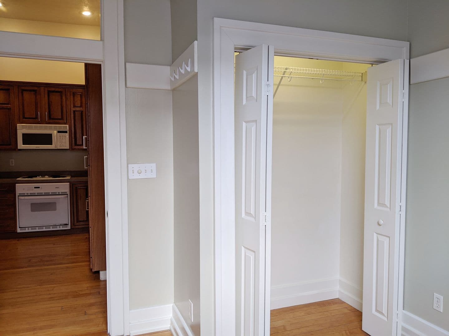 Bloomington Apartment: 112.5 W 6th St