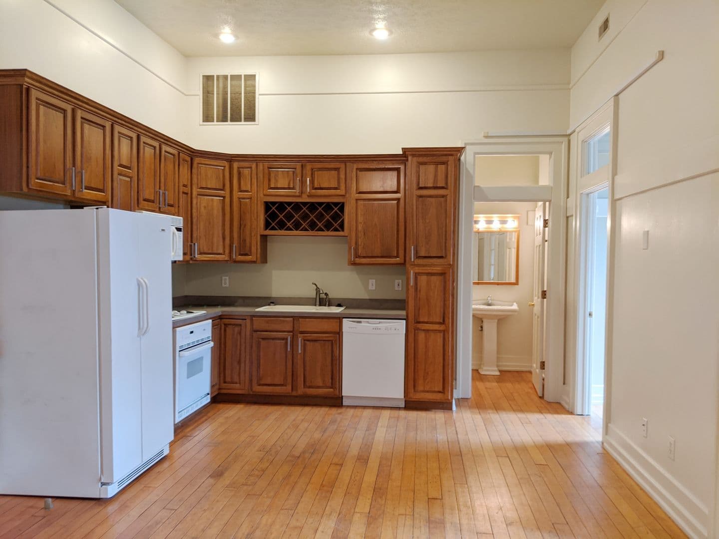Bloomington Apartment: 112.5 W 6th St