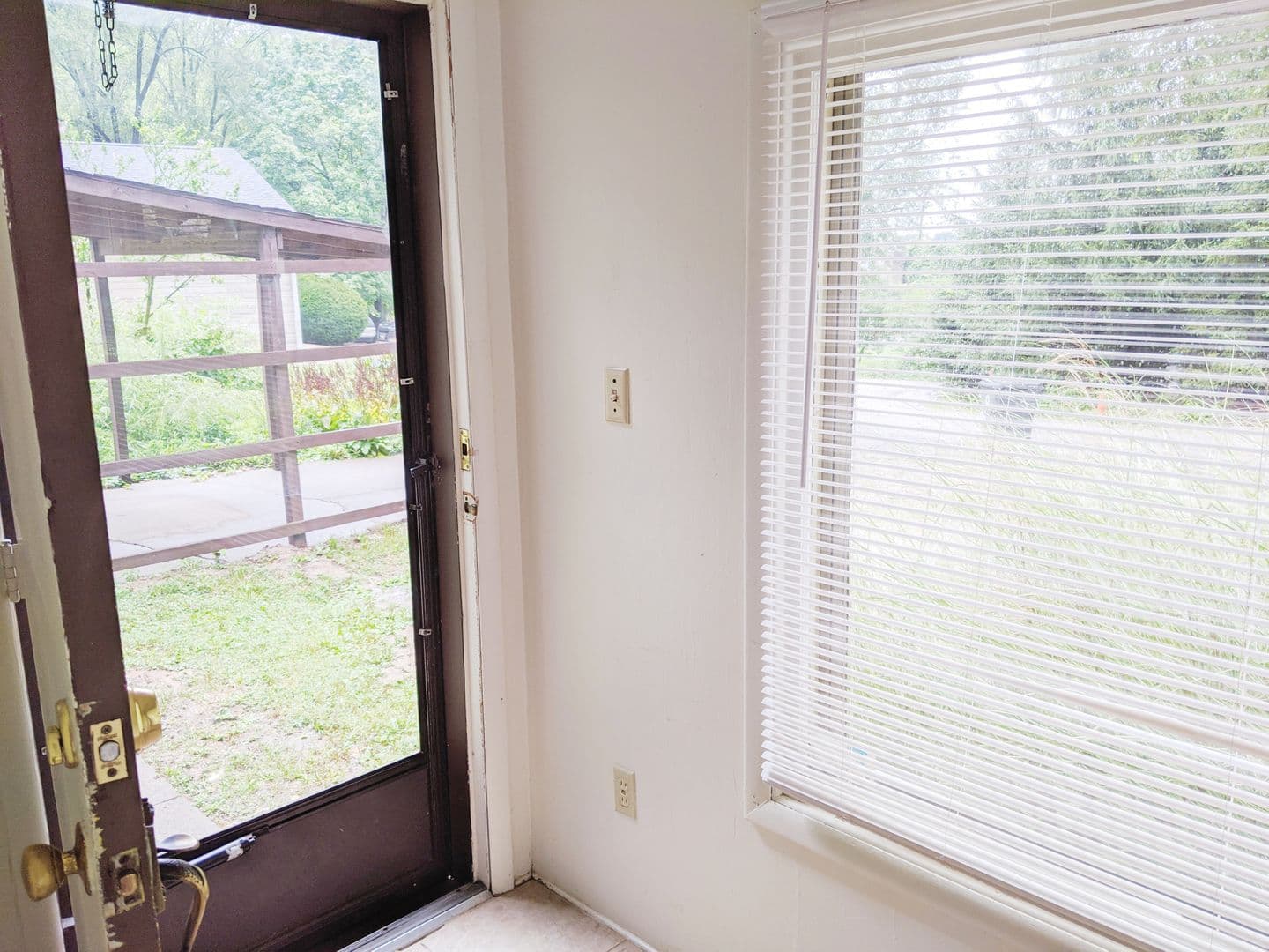Bloomington Apartment: 214 S Hillsdale Ct