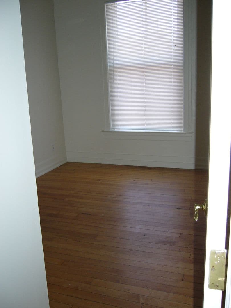 Bloomington Apartment: 112.5 W 6th St